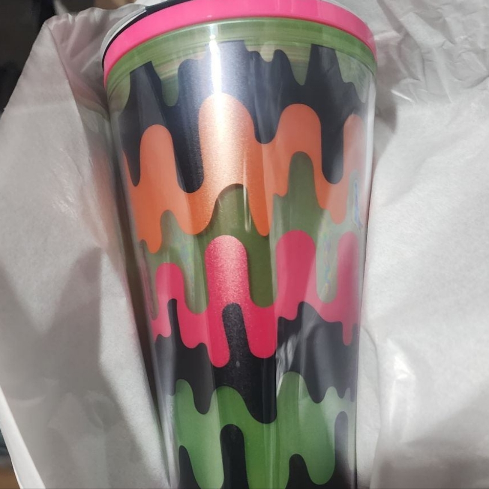 🖤💚Glow in Dark Tumbler Sale !!!!!!!!